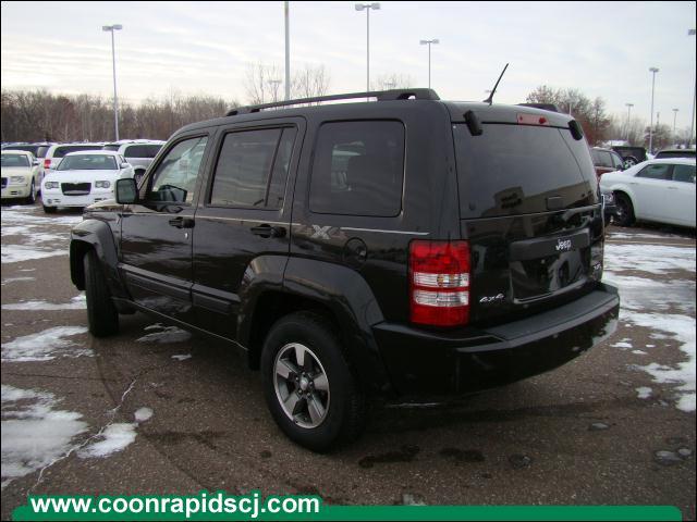 Jeep Liberty 2008 photo 2