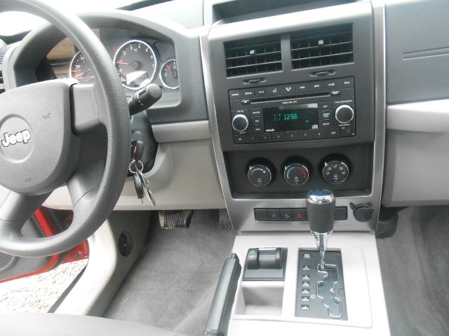 Jeep Liberty 2008 photo 4