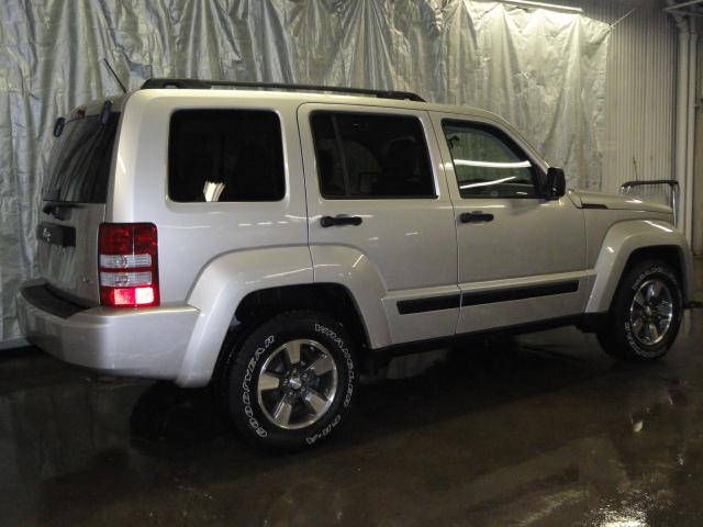 Jeep Liberty 2008 photo 2