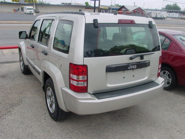 Jeep Liberty Extended Cab V8 LT W/1lt SUV