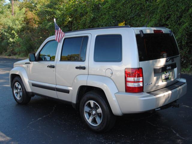 Jeep Liberty 2008 photo 2