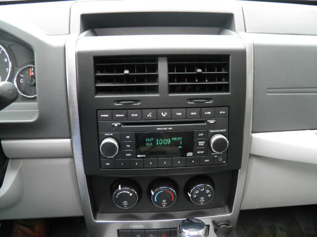 Jeep Liberty 2008 photo 18