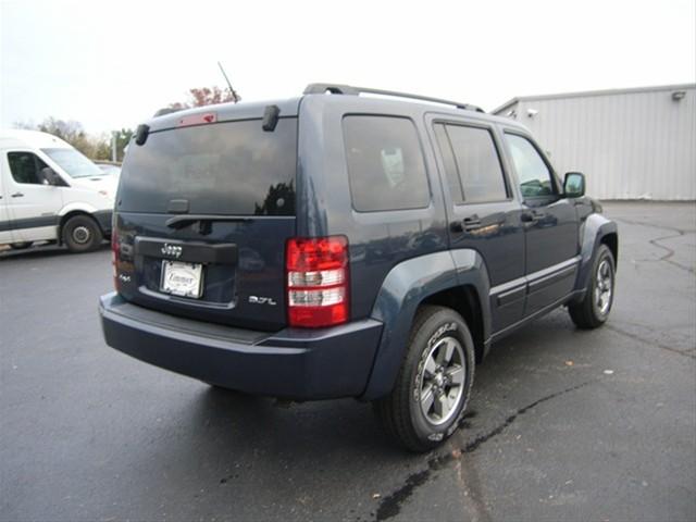 Jeep Liberty 2008 photo 2