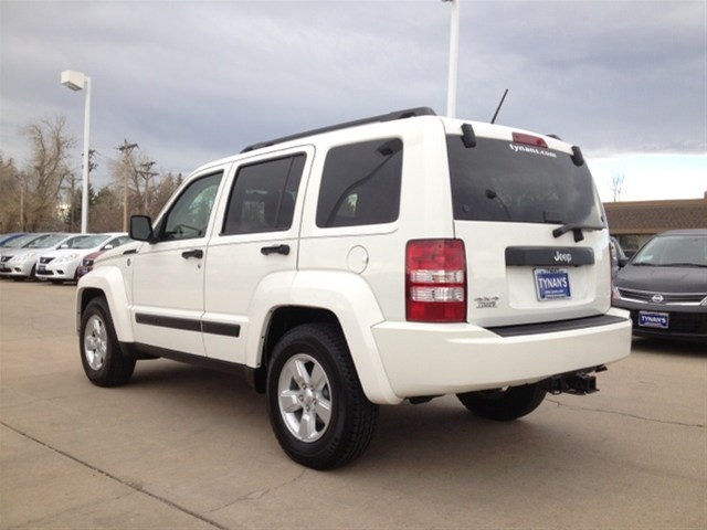 Jeep Liberty 2009 photo 2