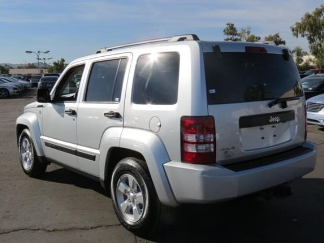 Jeep Liberty 2009 photo 4