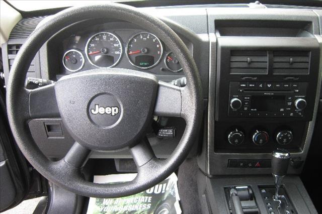 Jeep Liberty 2009 photo 10