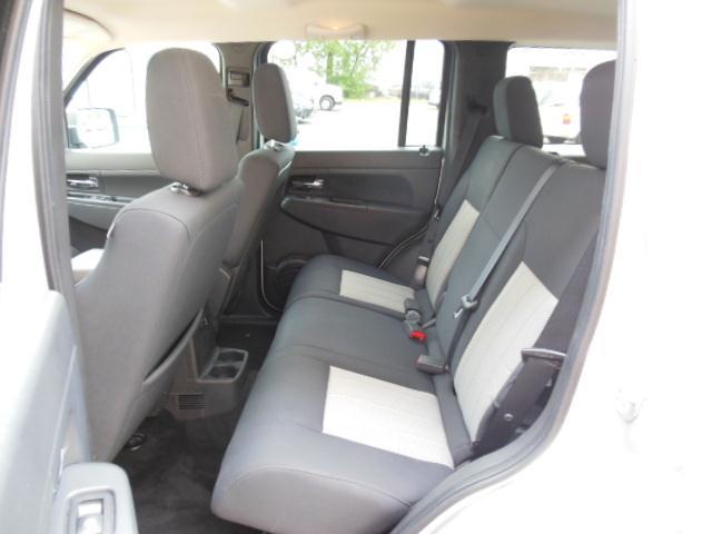 Jeep Liberty 2009 photo 2