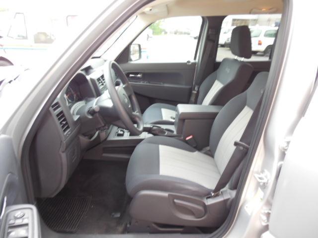 Jeep Liberty 2009 photo 4