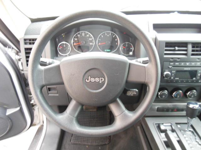 Jeep Liberty 2009 photo 7