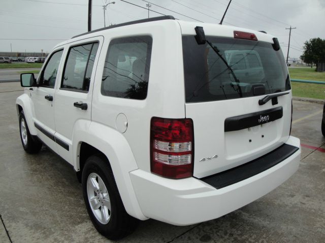 Jeep Liberty 2009 photo 11