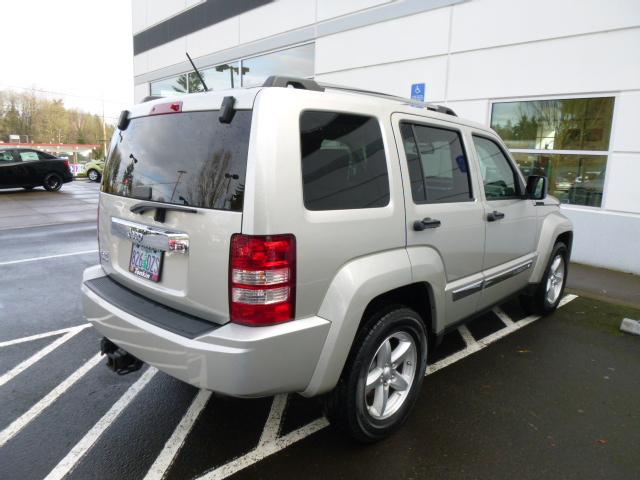 Jeep Liberty 2009 photo 4