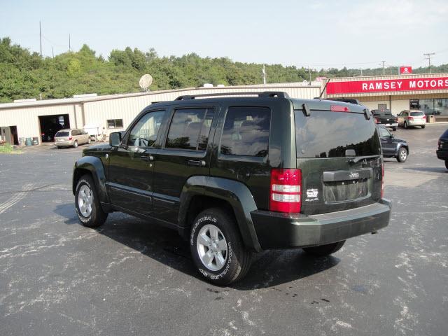 Jeep Liberty 2010 photo 2