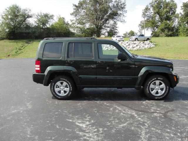 Jeep Liberty 2010 photo 4