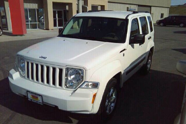 Jeep Liberty 2010 photo 11