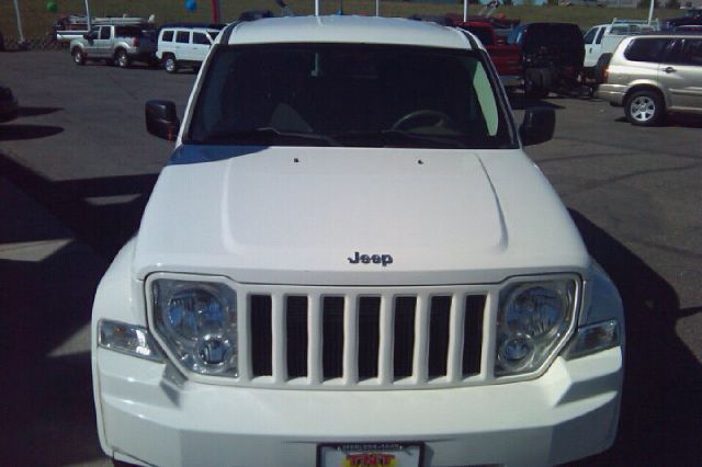 Jeep Liberty 2010 photo 8