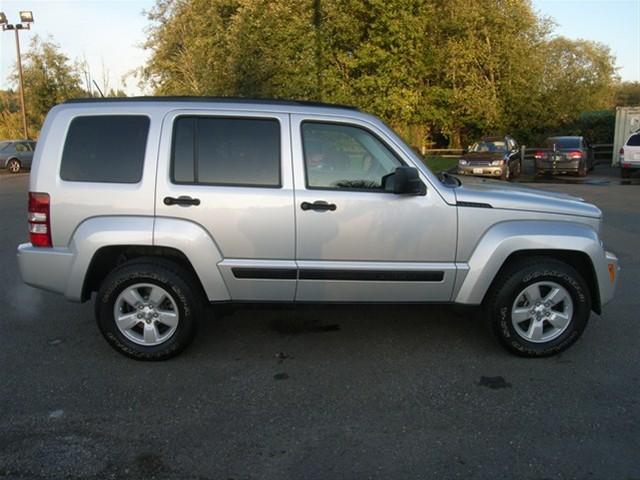 Jeep Liberty 2010 photo 2