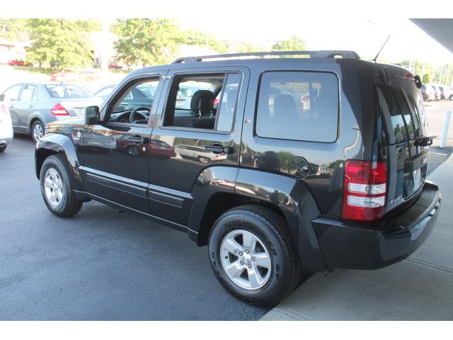 Jeep Liberty 2010 photo 3