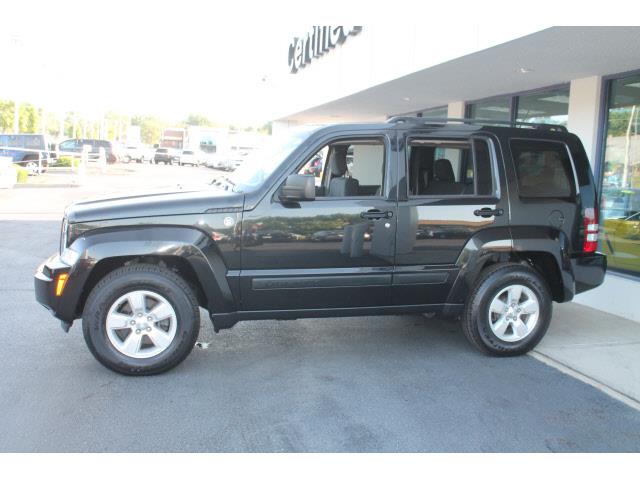 Jeep Liberty 2010 photo 4