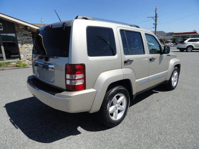 Jeep Liberty 2010 photo 2