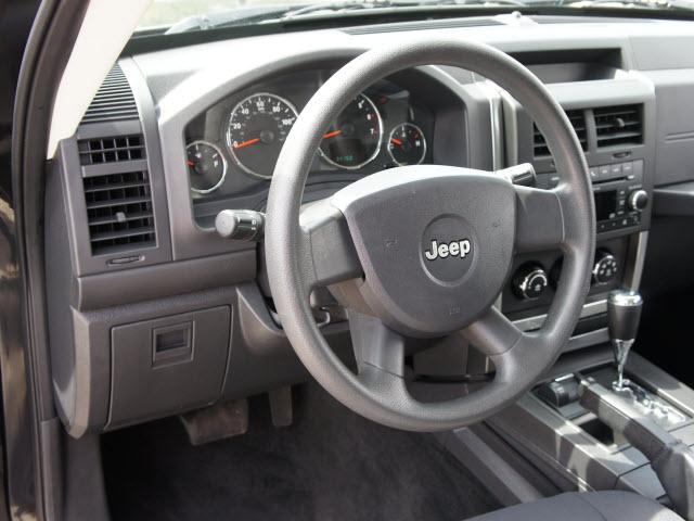 Jeep Liberty 2010 photo 2