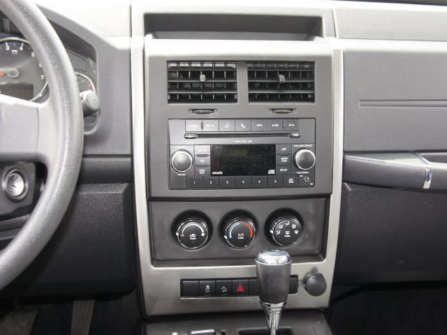 Jeep Liberty 2010 photo 5