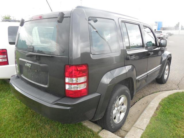 Jeep Liberty 2010 photo 1