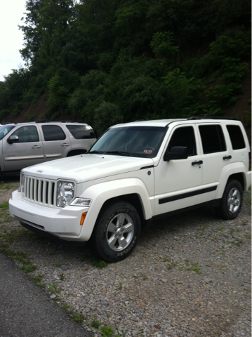 Jeep Liberty 2010 photo 2