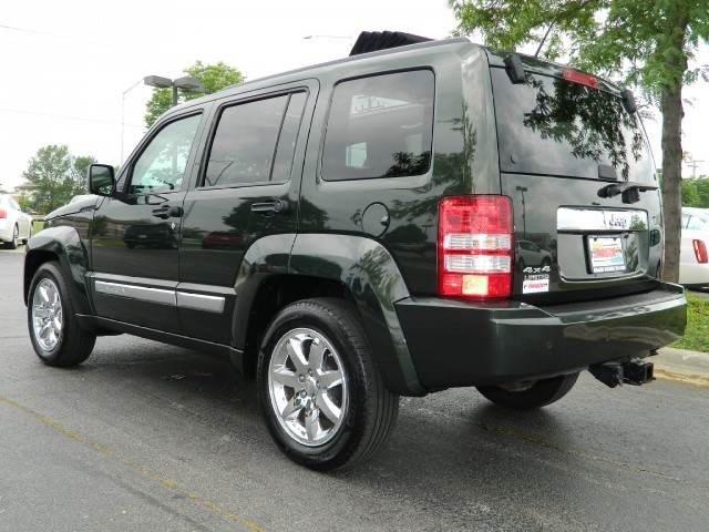 Jeep Liberty 2010 photo 2