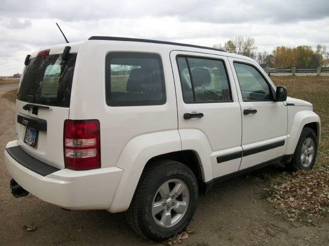 Jeep Liberty 2010 photo 2