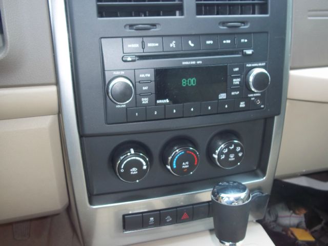 Jeep Liberty 2010 photo 1