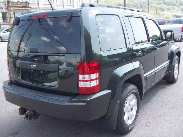 Jeep Liberty 2010 photo 12