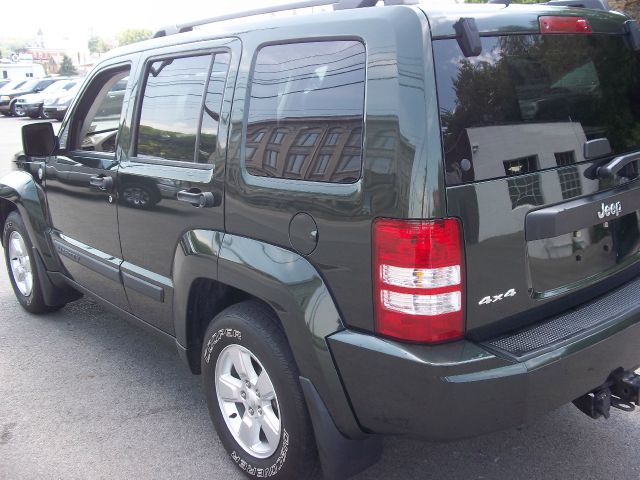 Jeep Liberty 2010 photo 13