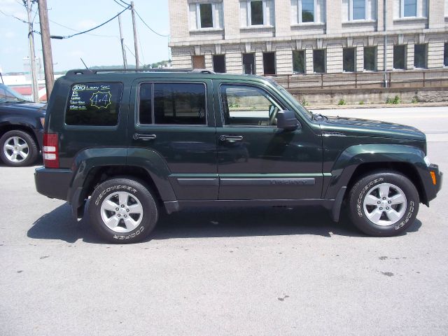 Jeep Liberty 2010 photo 2