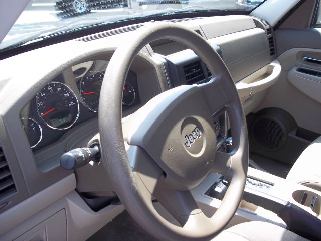 Jeep Liberty 2010 photo 9