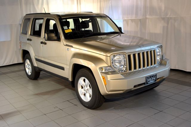 Jeep Liberty 2010 photo 11