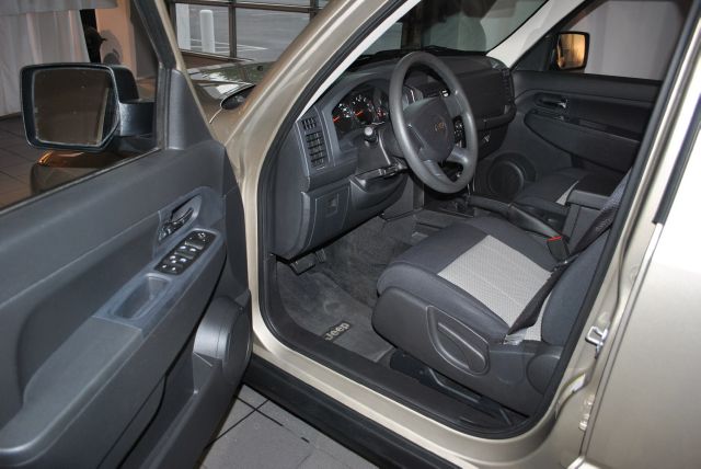 Jeep Liberty 2010 photo 8