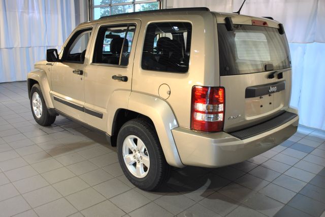 Jeep Liberty 2010 photo 9