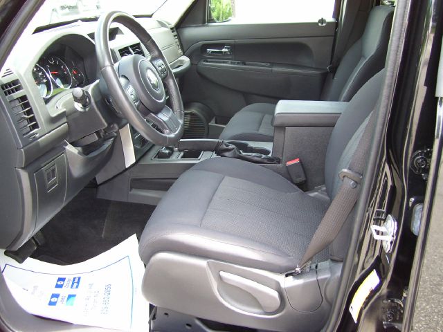 Jeep Liberty 2011 photo 9