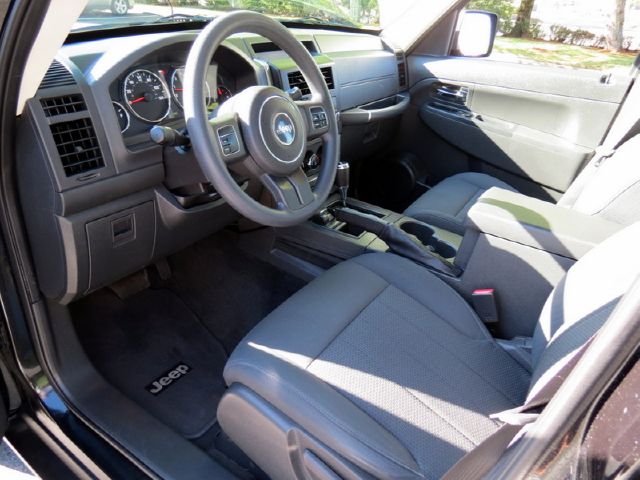 Jeep Liberty 2011 photo 10