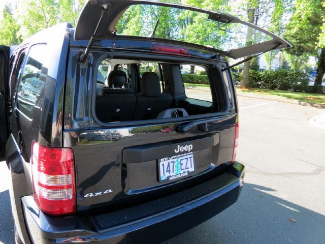 Jeep Liberty 2011 photo 2