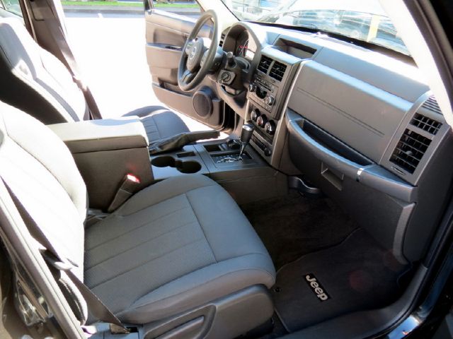 Jeep Liberty 2011 photo 6