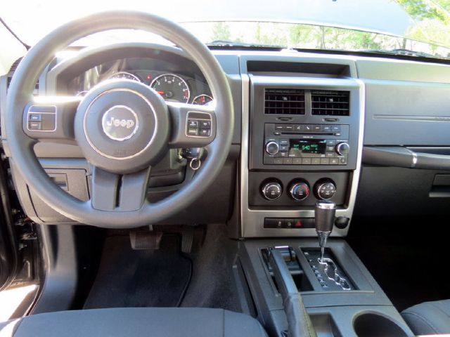 Jeep Liberty 2011 photo 9