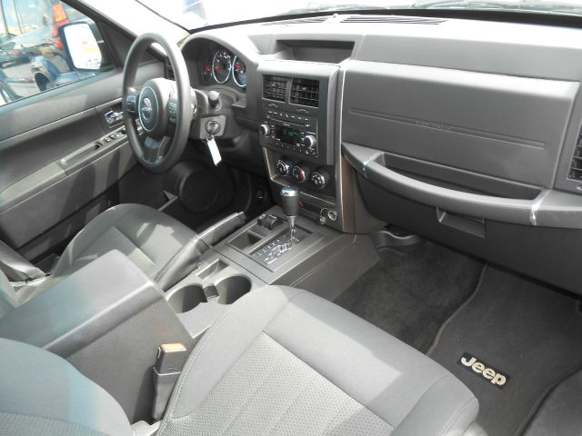 Jeep Liberty 2011 photo 3