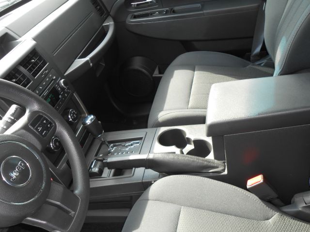 Jeep Liberty 2011 photo 4