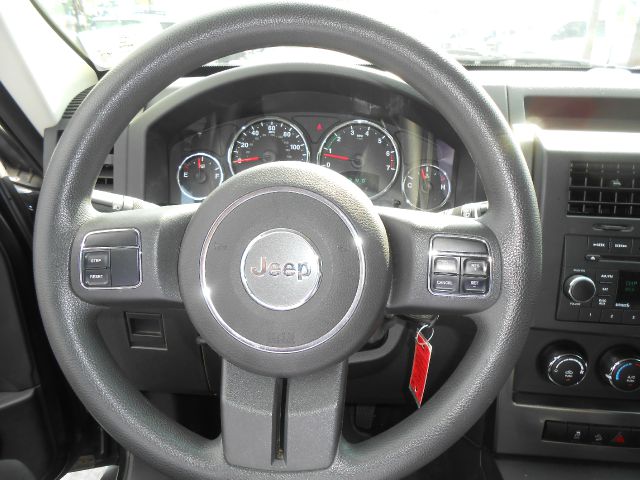 Jeep Liberty 2011 photo 8