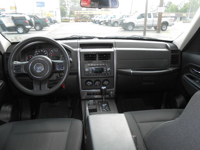 Jeep Liberty 2011 photo 9