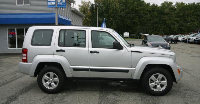 Jeep Liberty 2011 photo 4