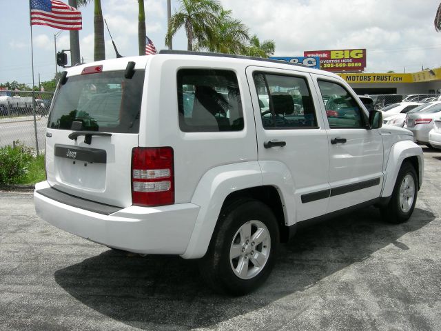 Jeep Liberty 2011 photo 1