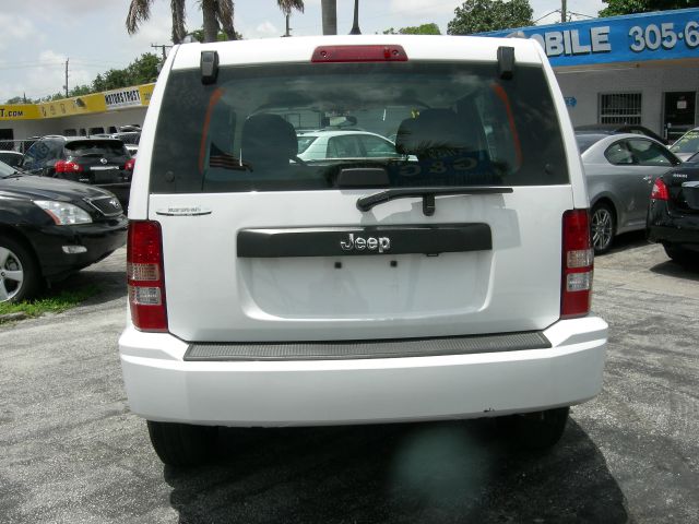 Jeep Liberty 2011 photo 2