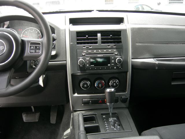 Jeep Liberty 2011 photo 7